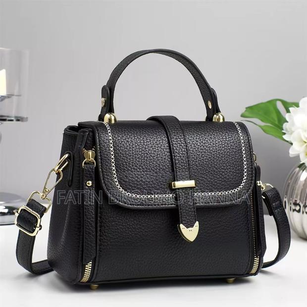 Simple Shoulder Bag Leather - thumbnail 3