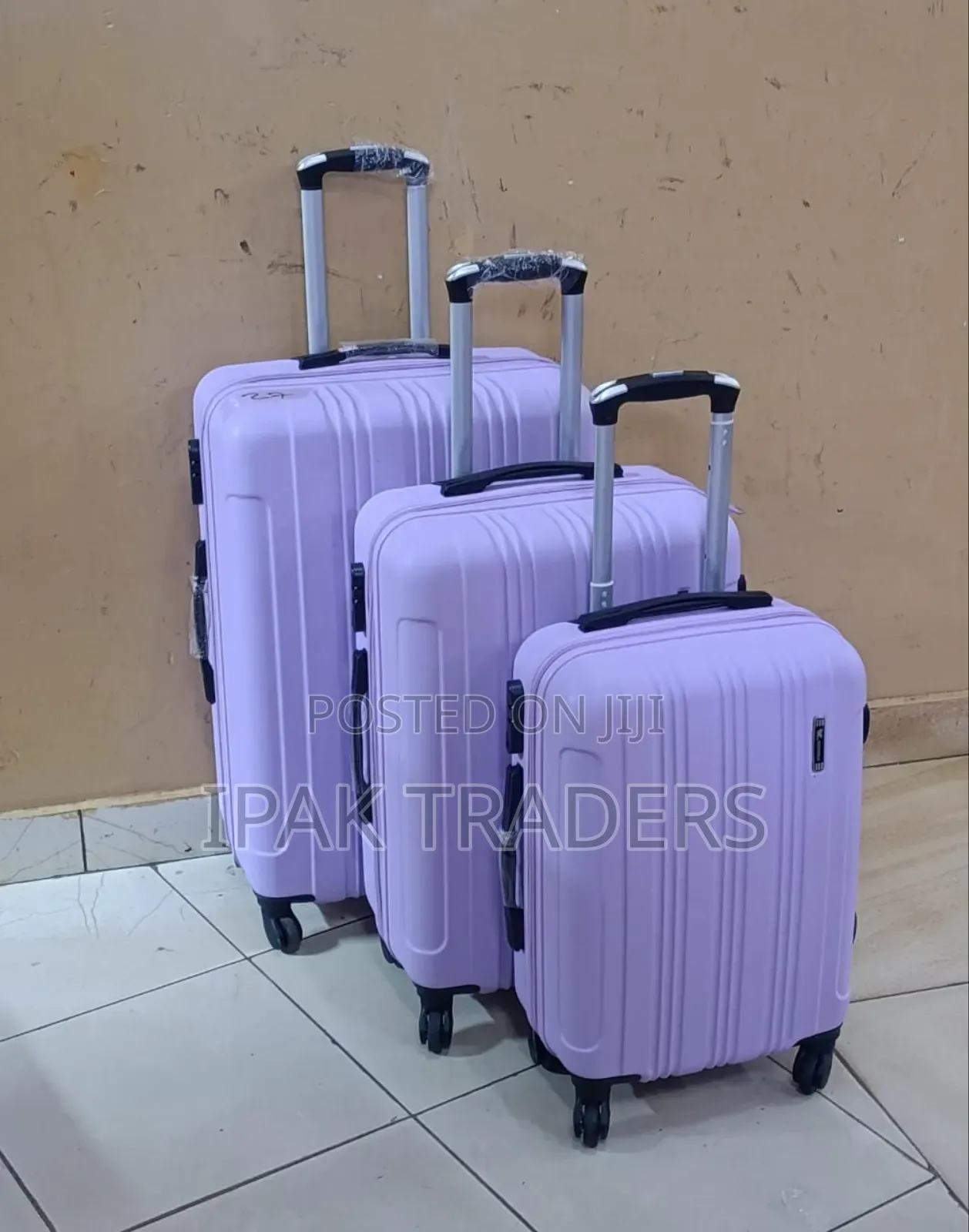 *Offer Offer 3 in 1 Luxurious Fibre Suitcase* Zipper Closure