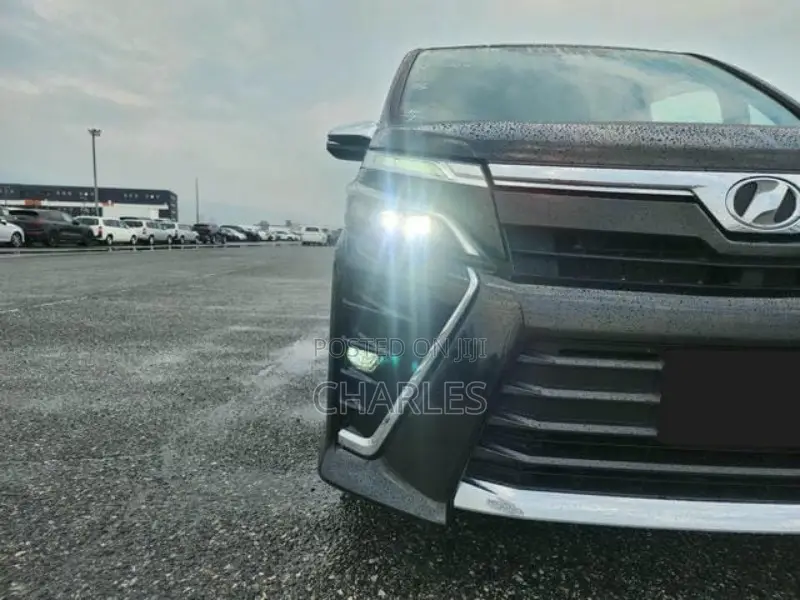 Toyota Voxy 2018 Black