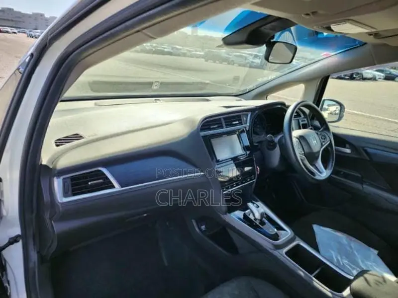 Honda Shuttle 1.5 G 4WD 2018 Pearl