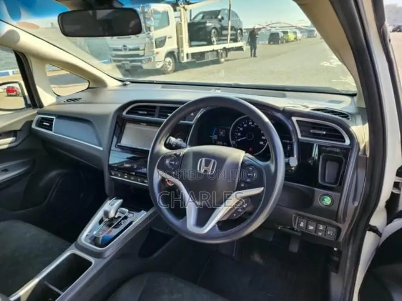 Honda Shuttle 1.5 G 4WD 2018 Pearl