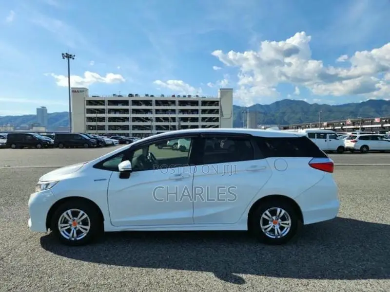 Honda Shuttle 1.5 G 4WD 2018 Pearl