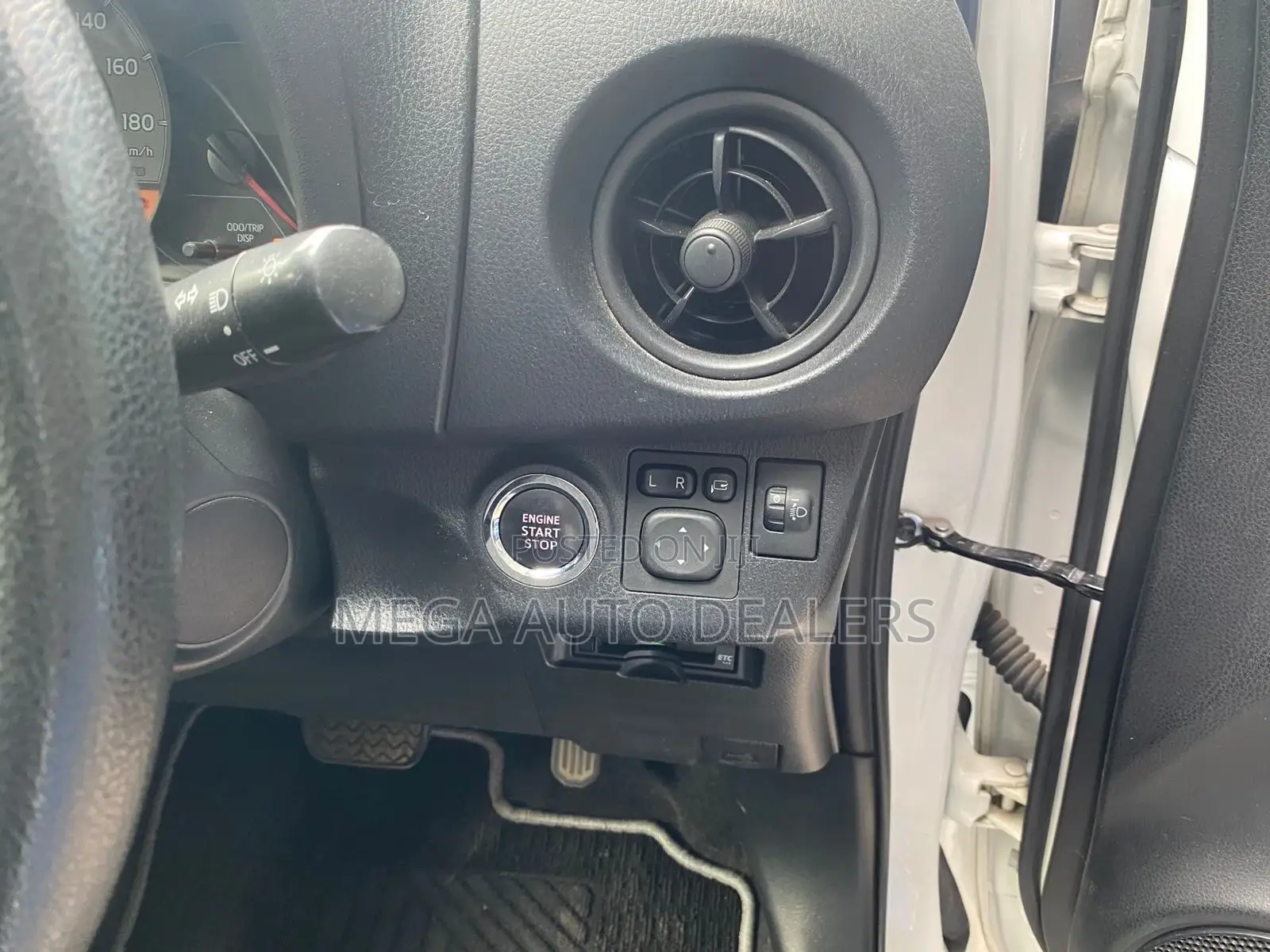 Toyota Vitz 2018 White