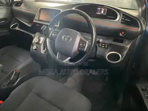 Toyota Sienta 2018 Blue