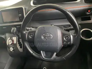 Toyota Sienta 2018 Blue