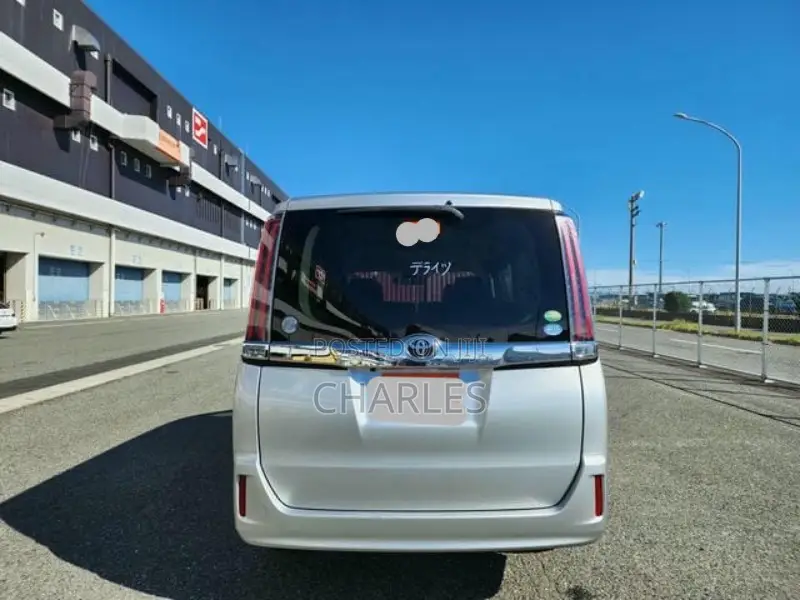 Toyota Noah 2.0 AWD (8 Seater) 2018 Silver