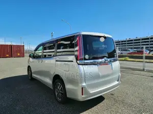 Toyota Noah 2.0 AWD (8 Seater) 2018 Silver
