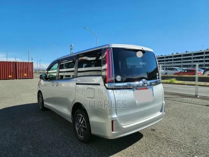 Toyota Noah 2.0 AWD (8 Seater) 2018 Silver
