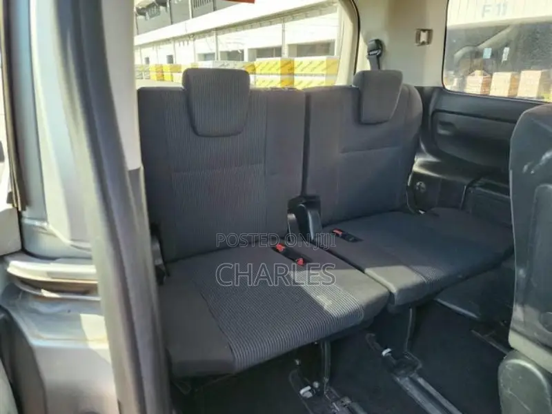 Toyota Noah 2.0 AWD (8 Seater) 2018 Silver