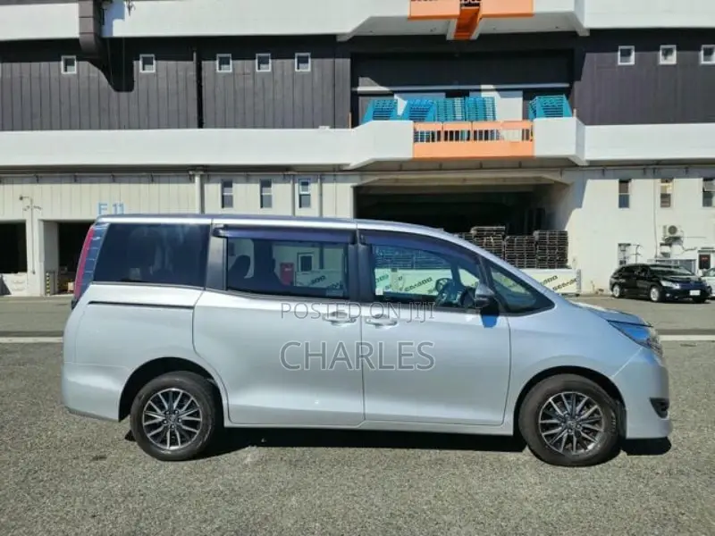 Toyota Noah 2.0 AWD (8 Seater) 2018 Silver