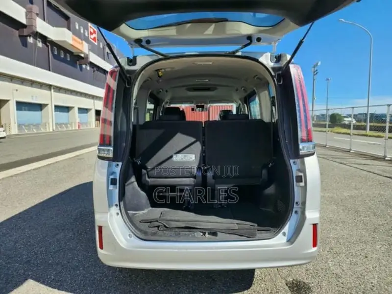 Toyota Noah 2.0 AWD (8 Seater) 2018 Silver
