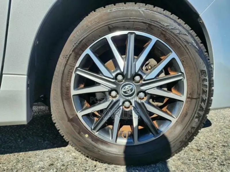 Toyota Noah 2.0 AWD (8 Seater) 2018 Silver