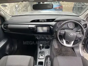 Toyota Hilux 2018 Silver