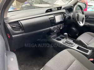 Toyota Hilux 2018 Silver