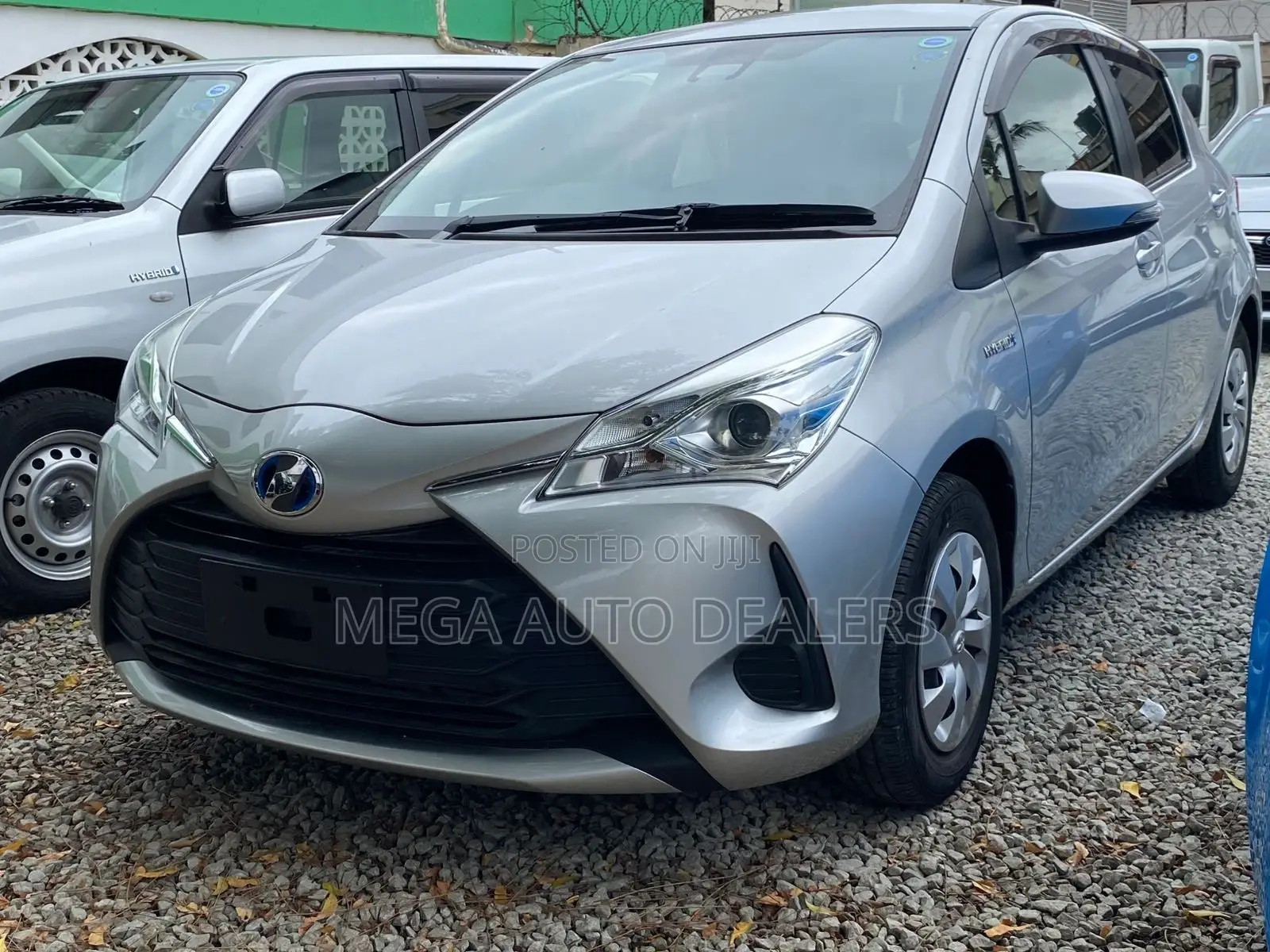 Toyota Vitz 2018 Silver