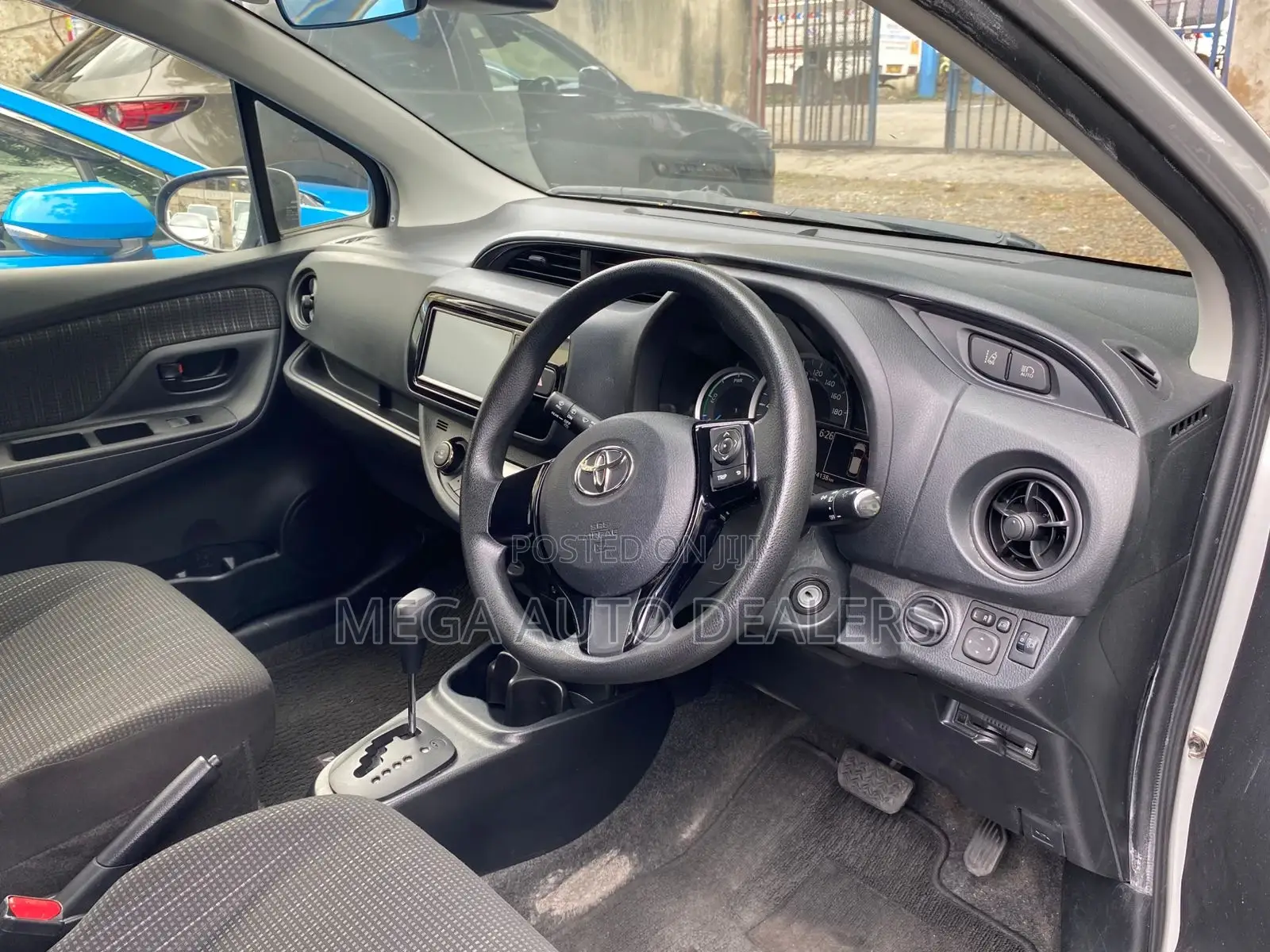 Toyota Vitz 2018 Silver
