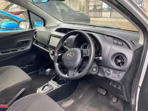 Toyota Vitz 2018 Silver