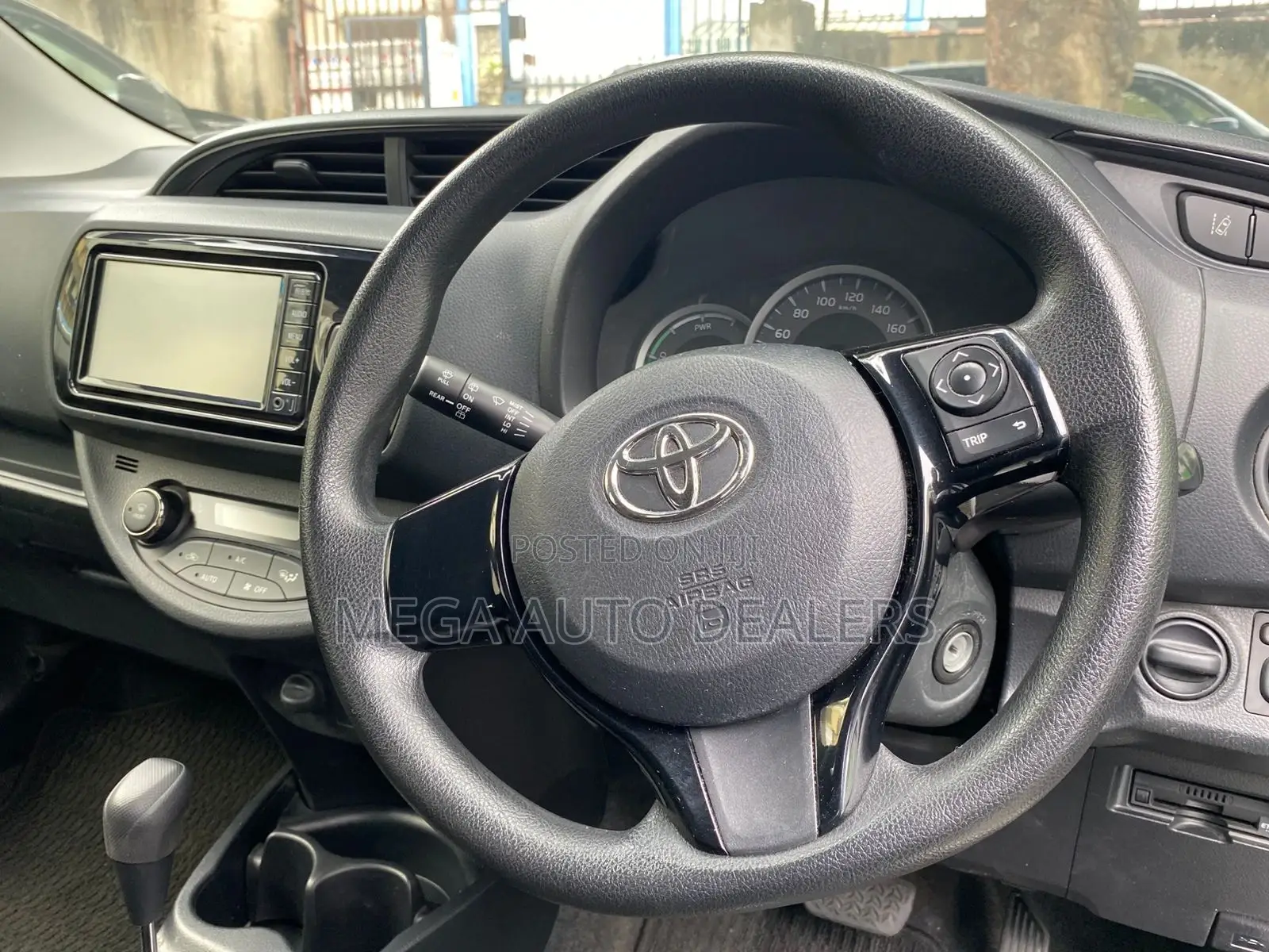 Toyota Vitz 2018 Silver