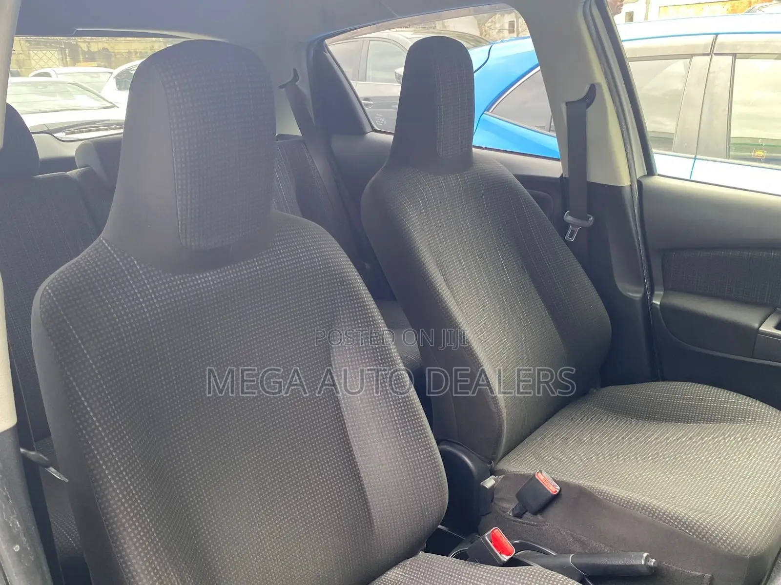 Toyota Vitz 2018 Silver