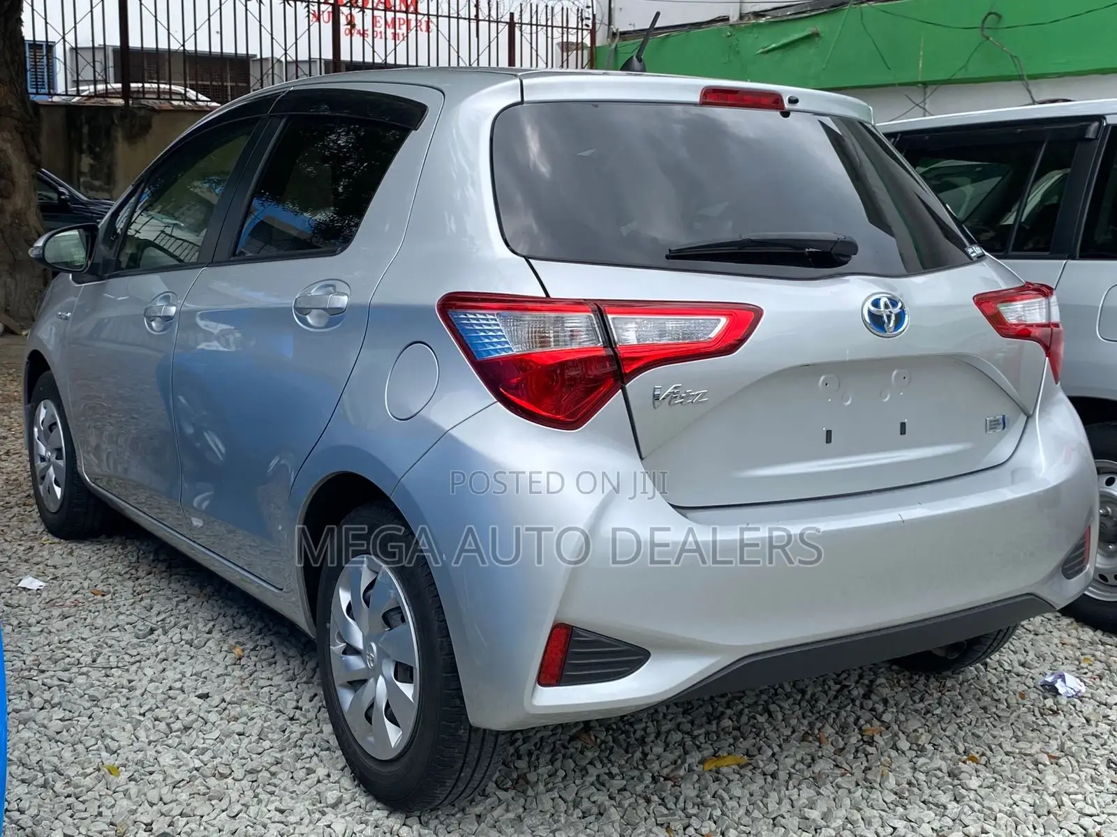 Toyota Vitz 2018 Silver