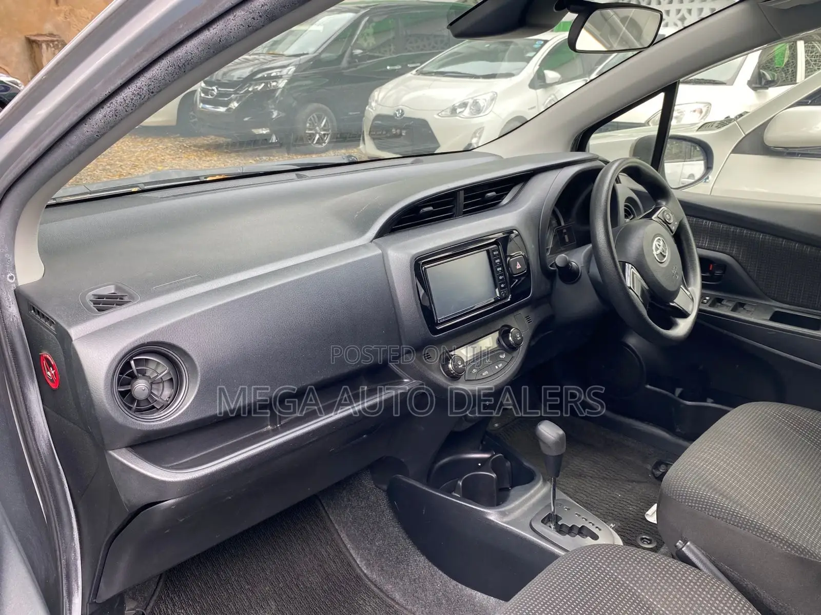Toyota Vitz 2018 Silver