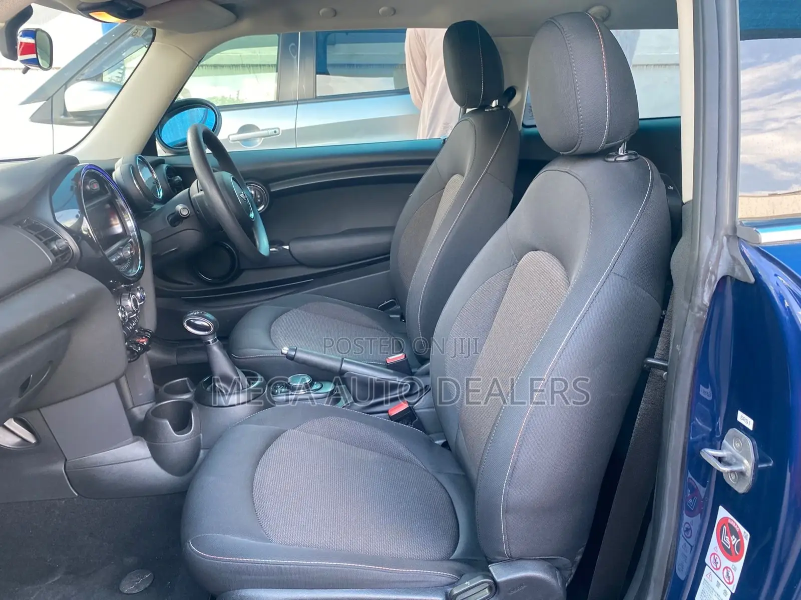 Mini Cooper 2018 Blue