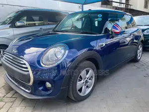 Mini Cooper 2018 Blue
