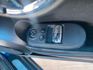 Mini Cooper 2018 Blue