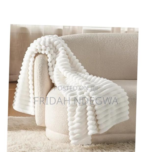 Available Fleece Velvet Blankets 
Size: 6x7