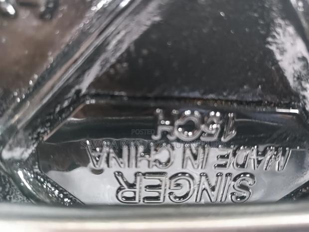 Singer Sewing Machine - thumbnail 9