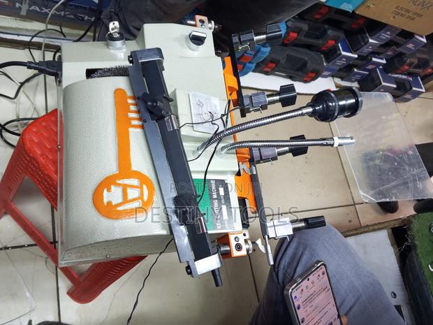 Digital Key Cutting Machine - main view