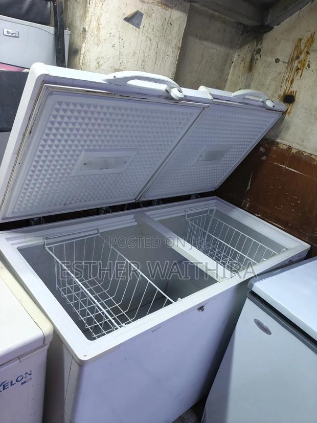 Well Maintained Chest Freezer on Sale - thumbnail 3