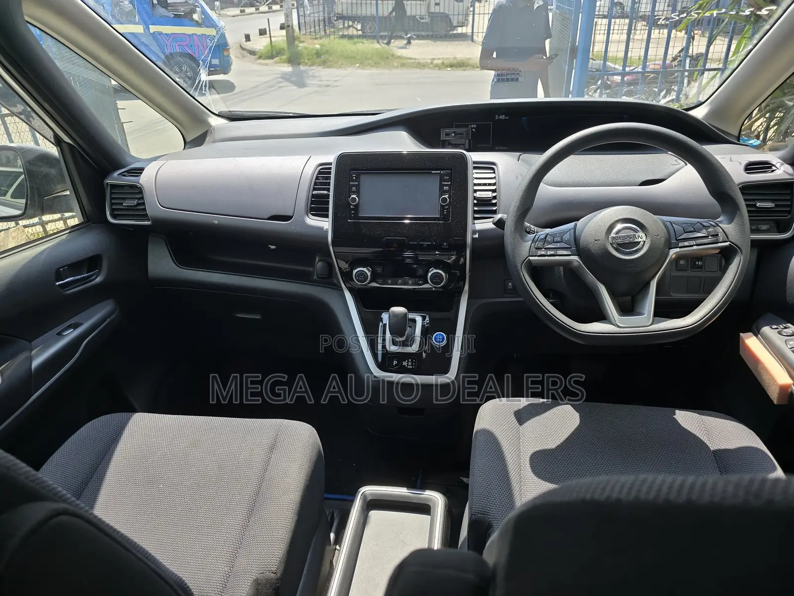 Nissan Serena 2018 Silver
