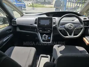 Nissan Serena 2018 Silver