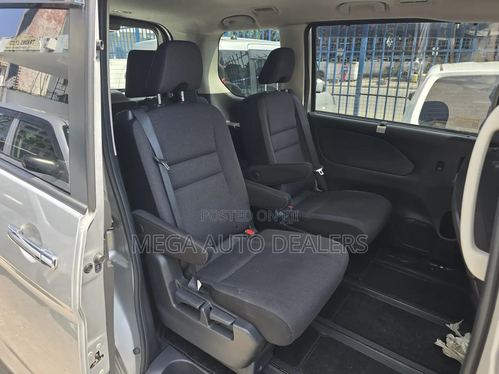 Nissan Serena 2018 Silver