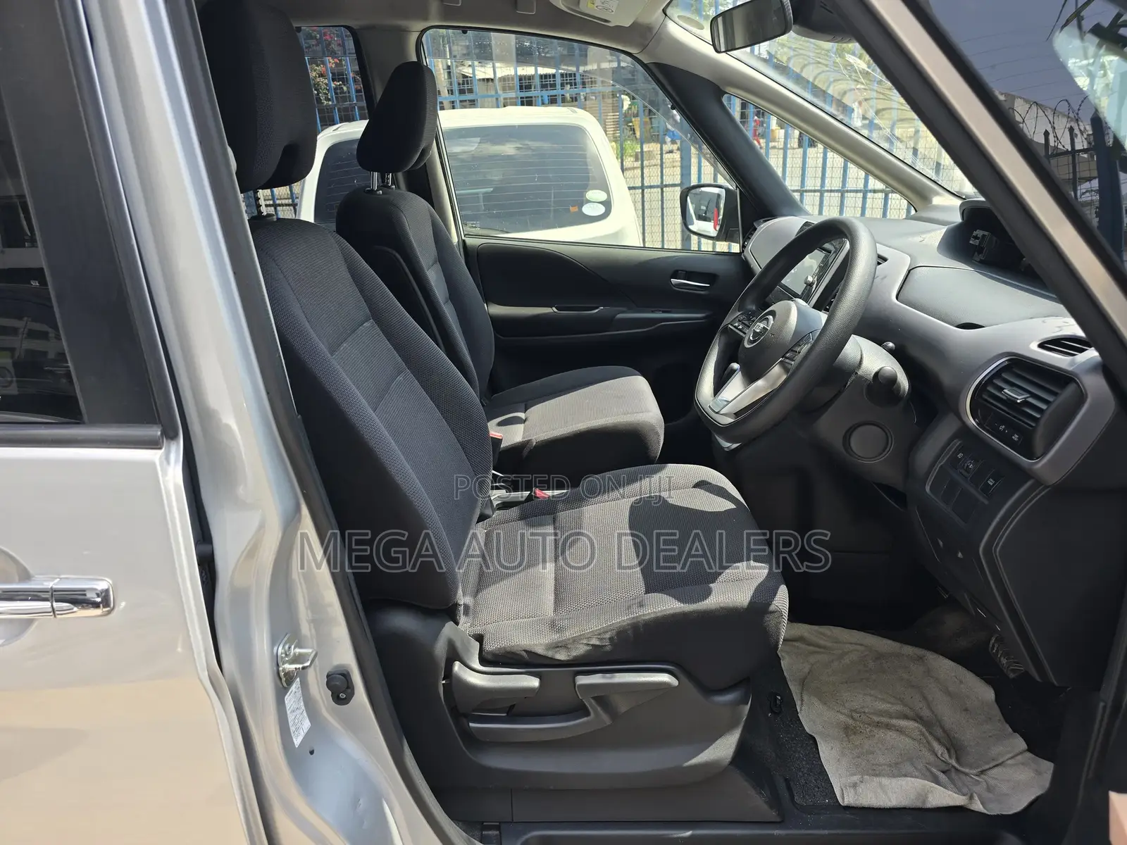 Nissan Serena 2018 Silver