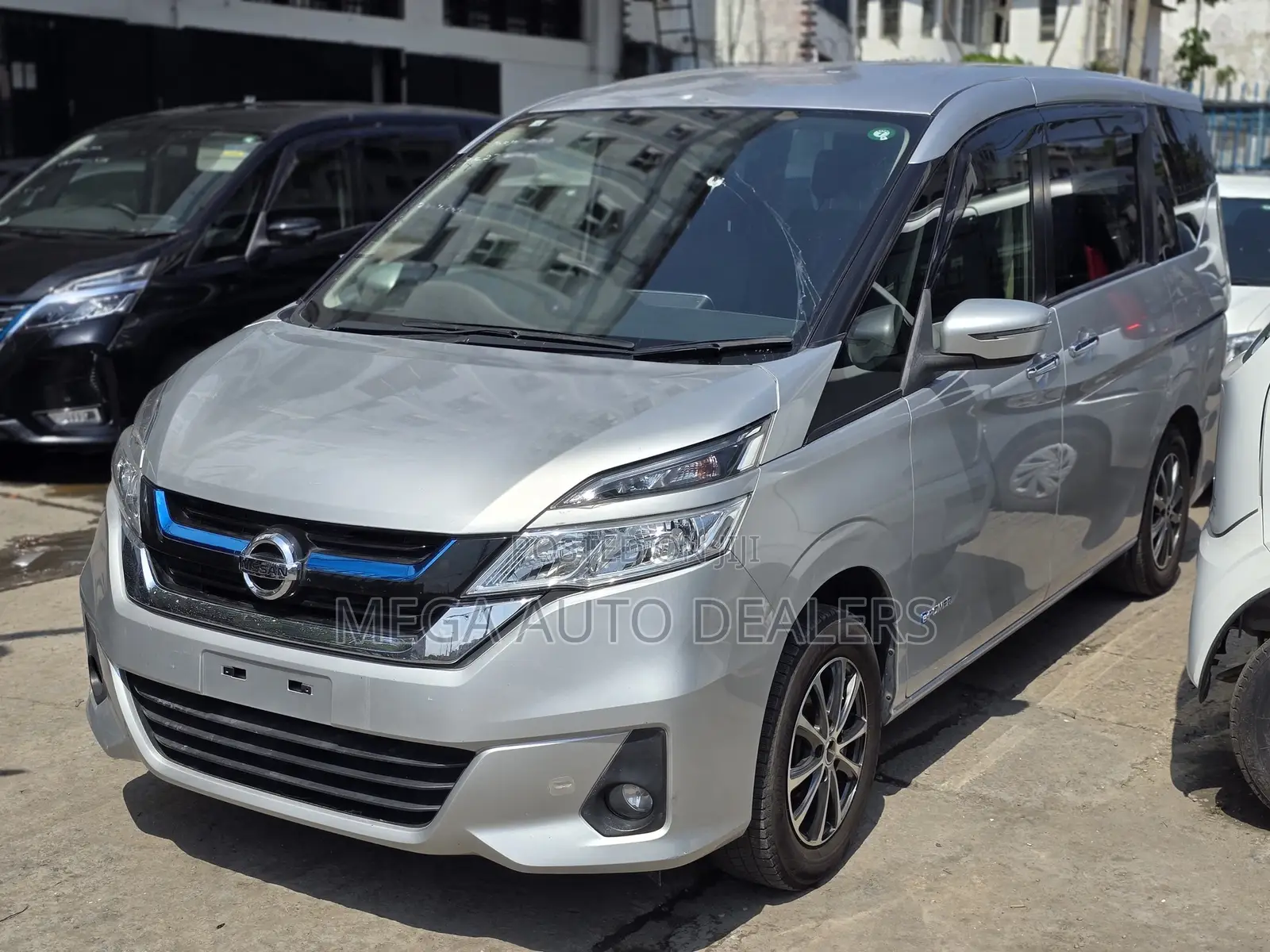 Nissan Serena 2018 Silver