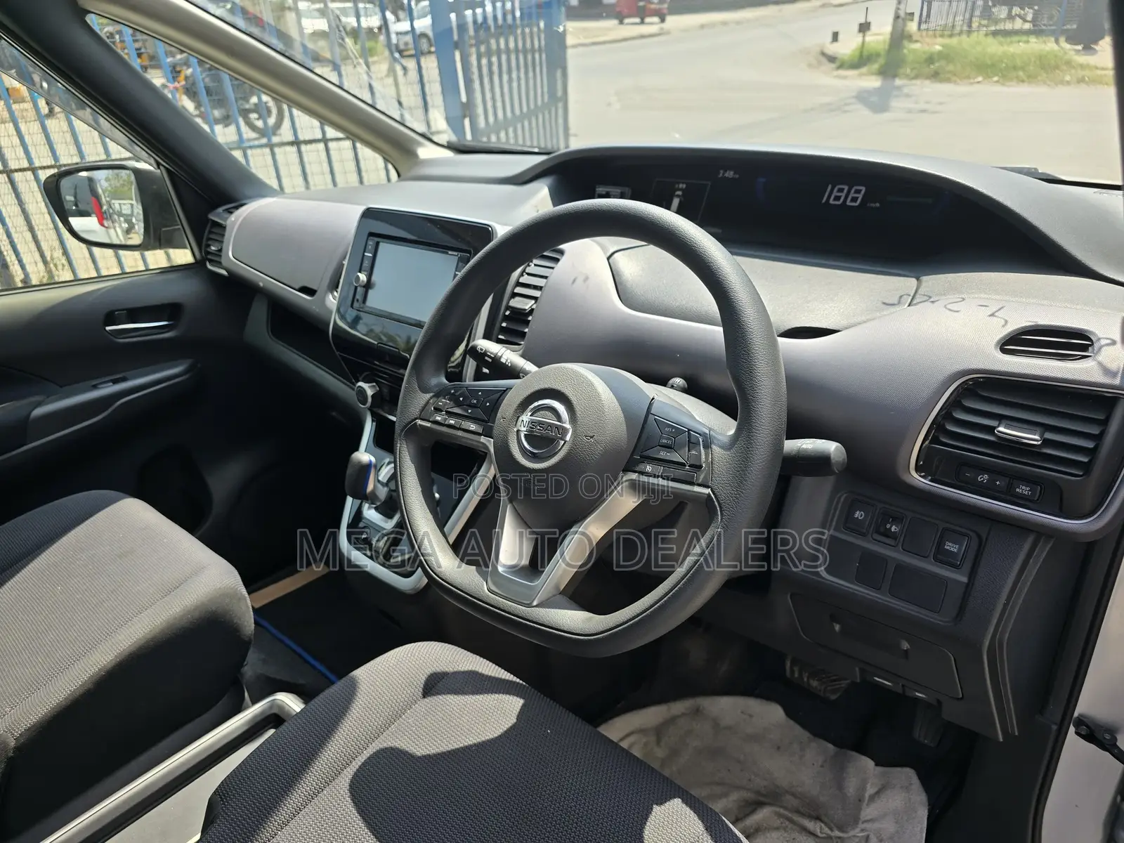 Nissan Serena 2018 Silver