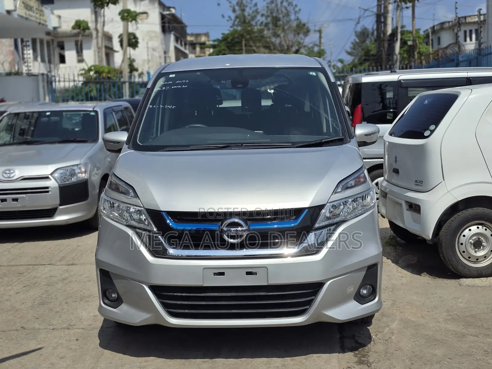 Nissan Serena 2018 Silver