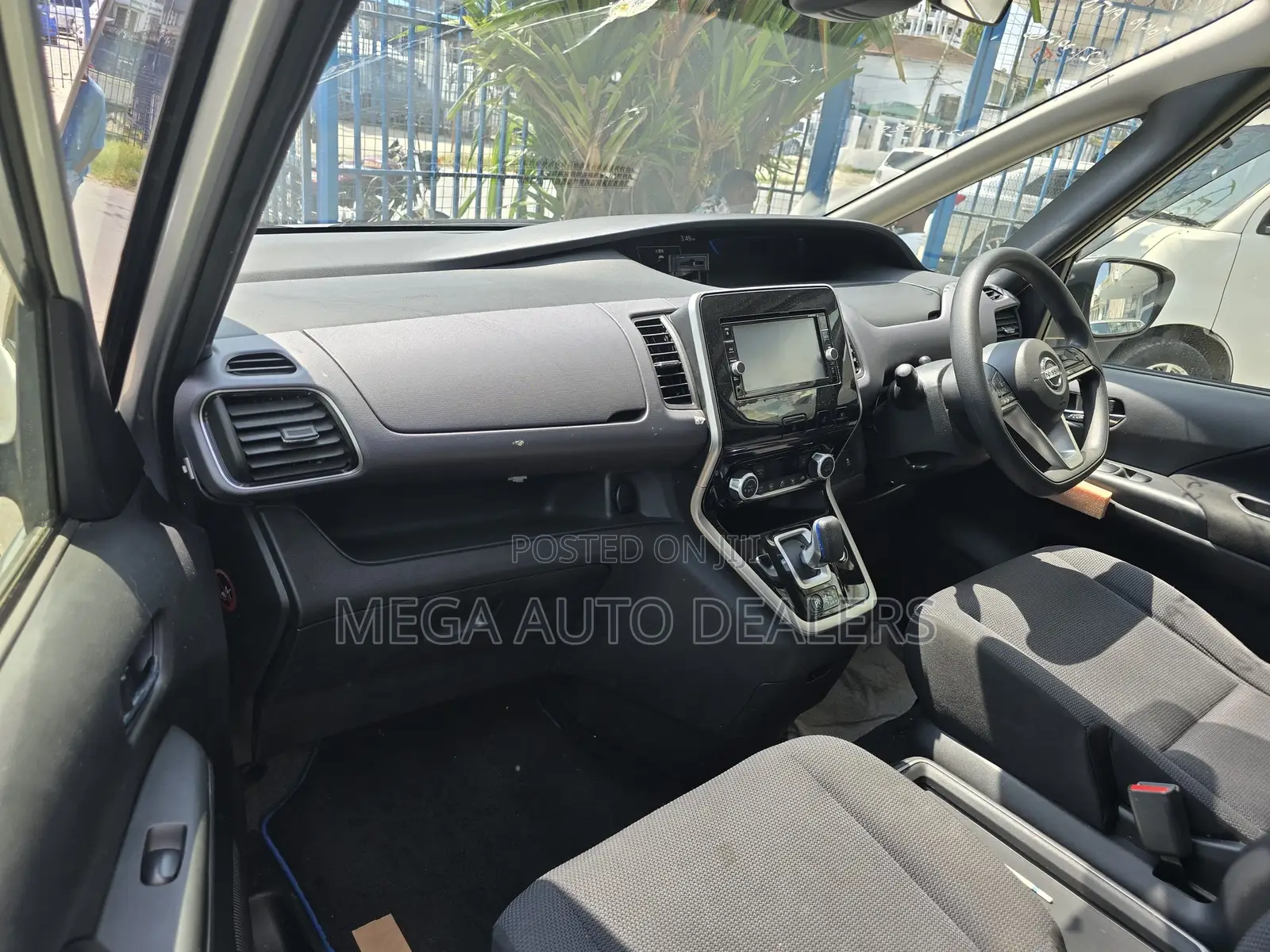Nissan Serena 2018 Silver