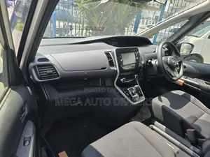 Nissan Serena 2018 Silver