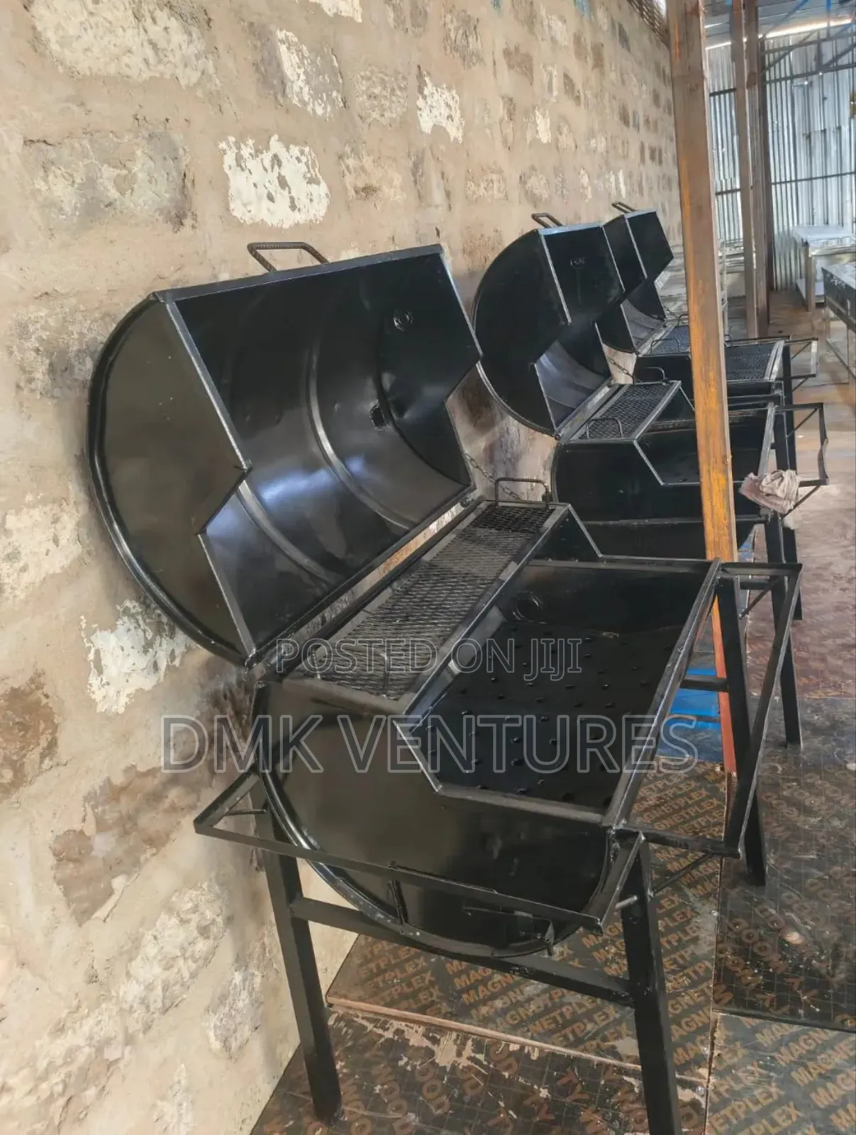 Powerful Quality Barbecue//Closed Grill