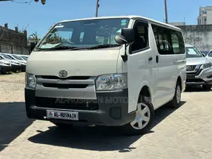 Toyota HiAce 2018 White
