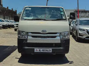 Toyota HiAce 2018 White