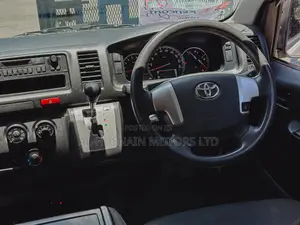 Toyota HiAce 2018 White
