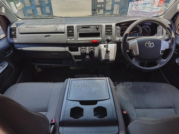 Toyota HiAce 2018 White - thumbnail 7