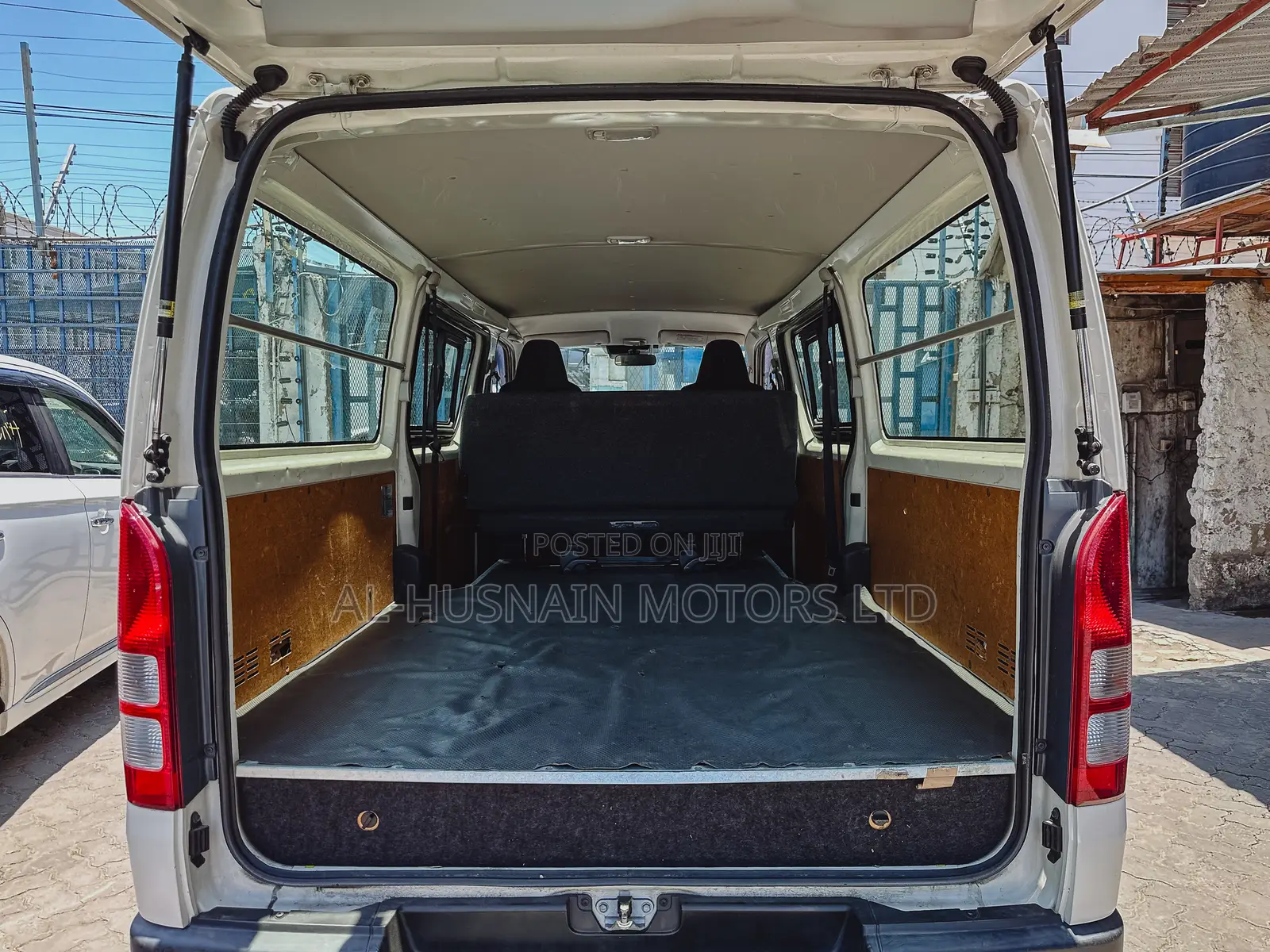 Toyota HiAce 2018 White
