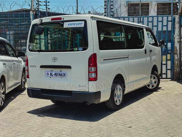 Toyota HiAce 2018 White - thumbnail 9
