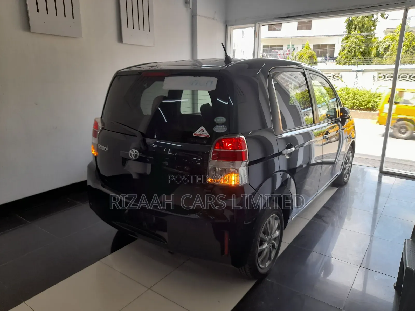 Toyota Spade 1.5 2018 Blue