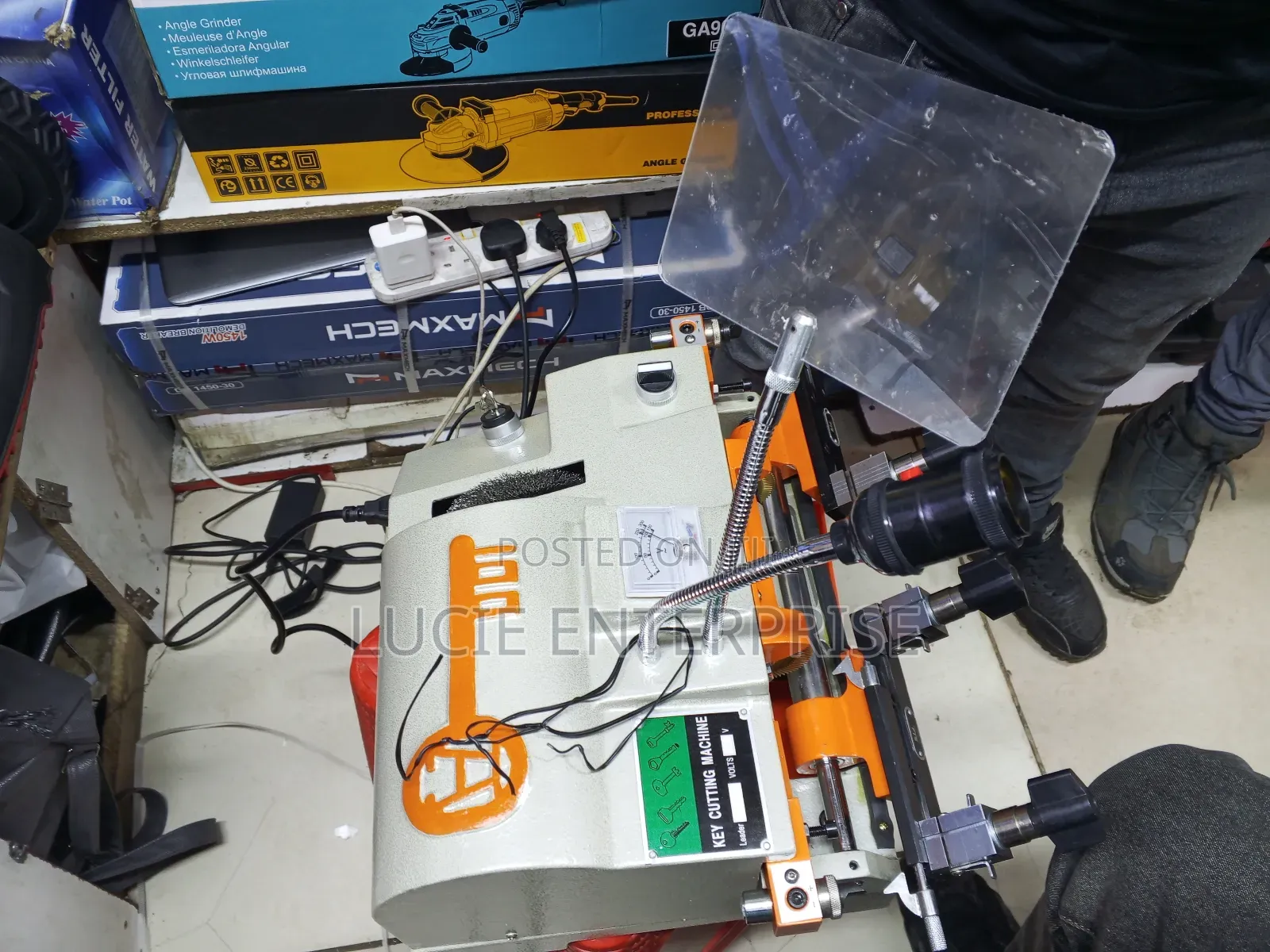 Key Cutting Machine